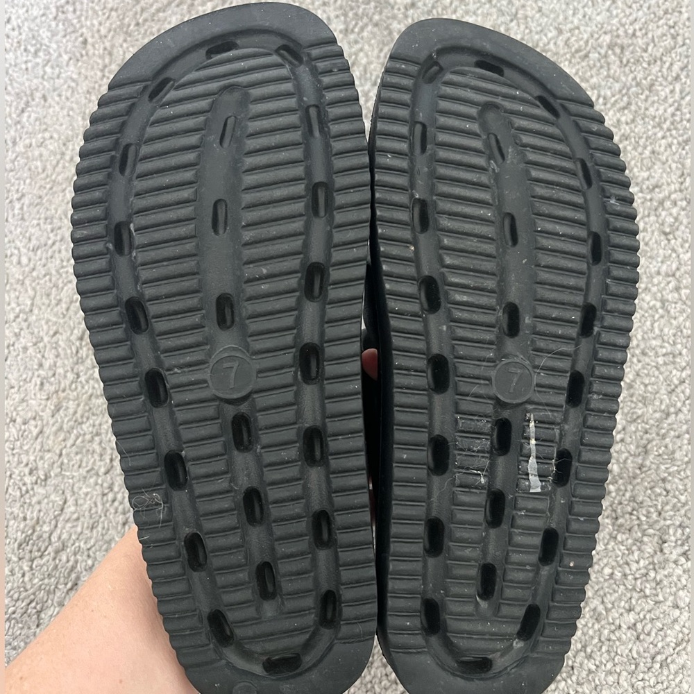 Wild Fable Black Sandals - Picture 2 of 4